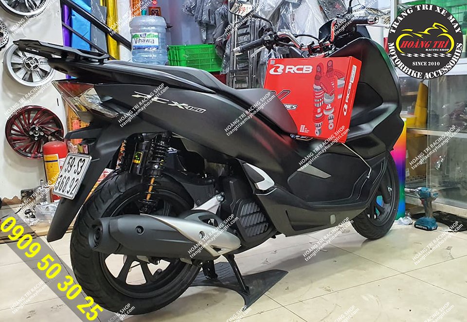 Trên baga chính là hộp phuộc Racing Boy VD Premium