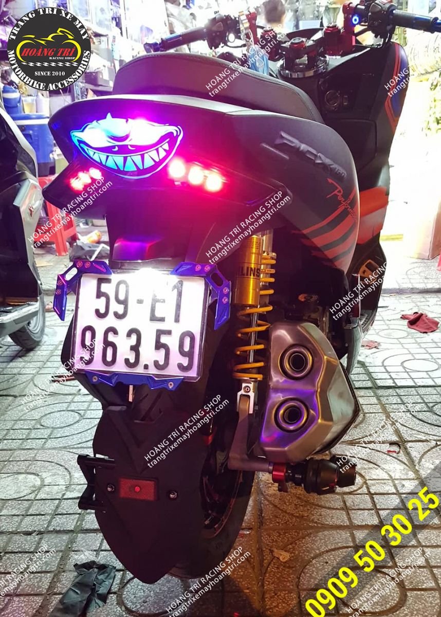 Z1000 exhaust seen from the back of the PCX 2018
