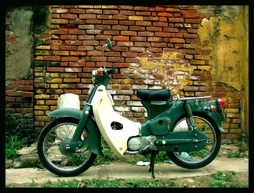 Những hình ảnh về xe máy trên đường phố Sài Gòn xưa Honda Dame và Honda 67