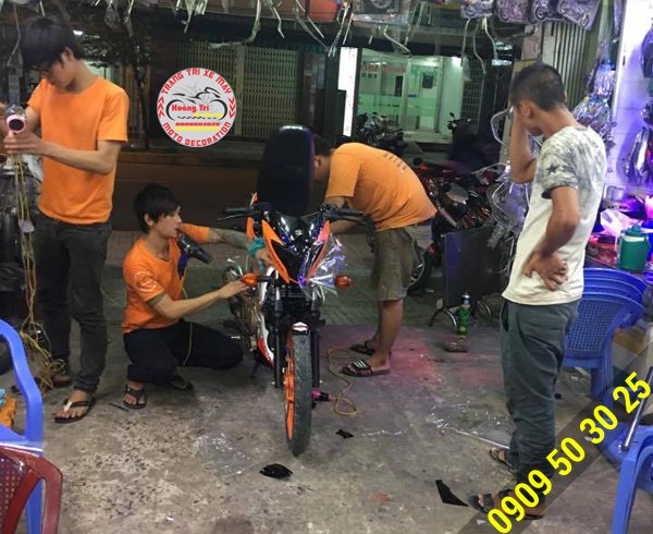 Glue Raider cars at Hoang Tri Racing Shop