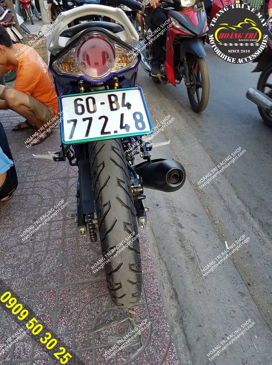 Customers attach a titanium number plate with beautiful colors and tones