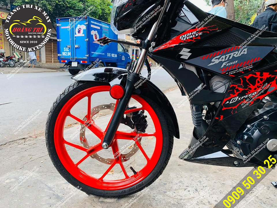 Satria với mắt mèo phản quang màu đỏ tông sẹc tông