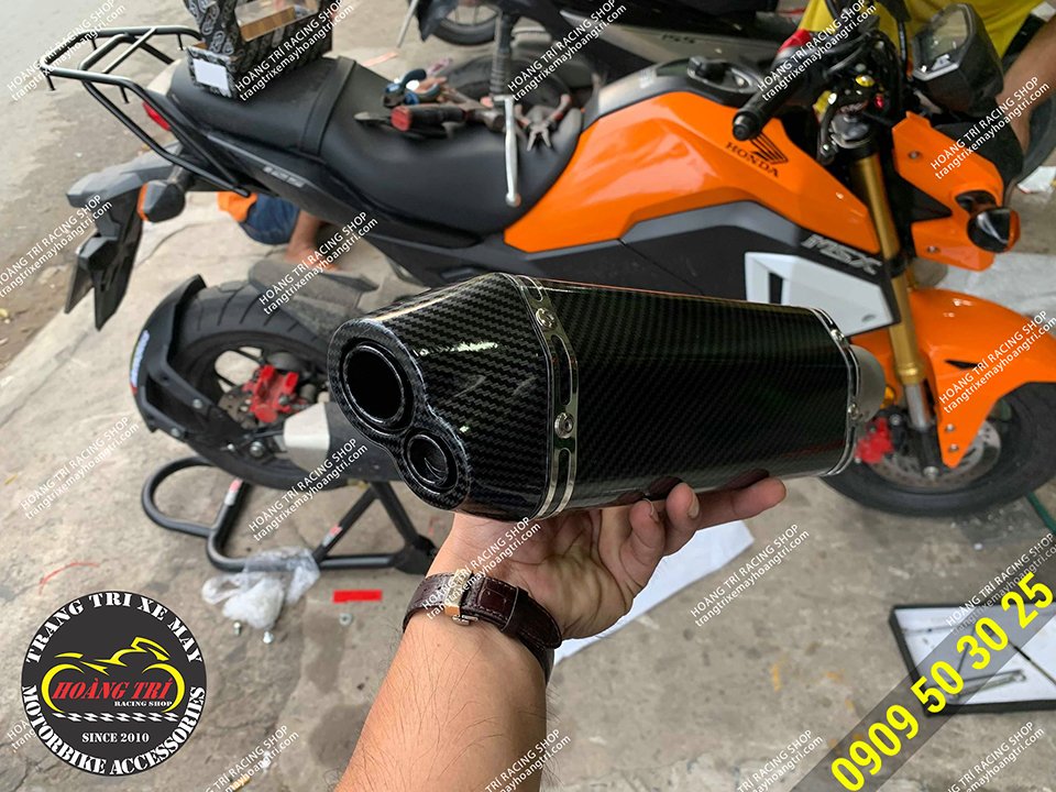 Trên tay pô akrapovic 2 nòng carbon