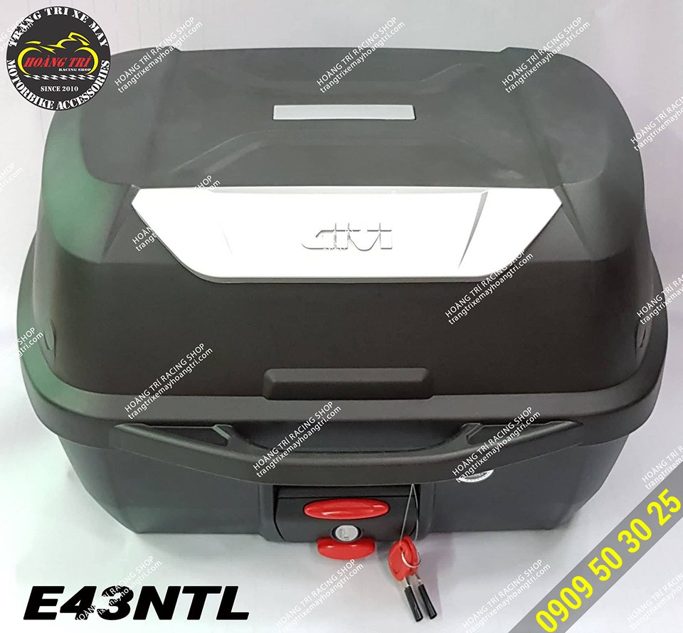 Close-up of product details of givi E43NTL