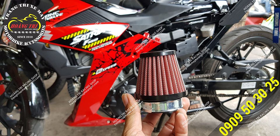 On hand, UMA cylinder air filter is about to replace the car