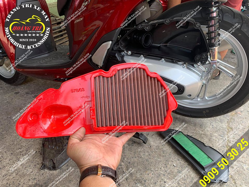 On hand, the SH 2020 air filter is about to replace the red SH 2020 car