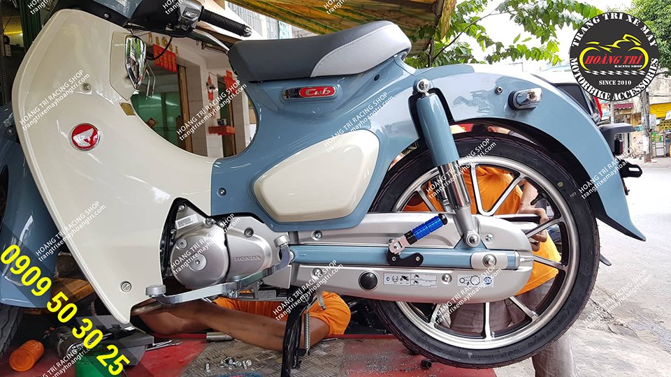 Super Cub HTR rear footrest has been installed on the car