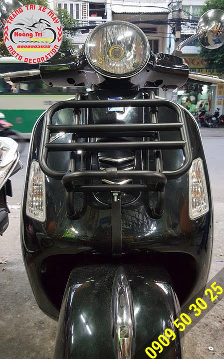 Shades for the front baga in matte black Vespa GTS
