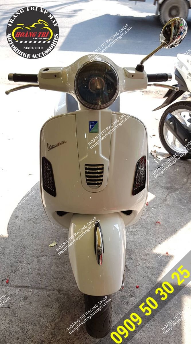 Phong cách black style mạnh mẽ trên chiếc Vespa GTS