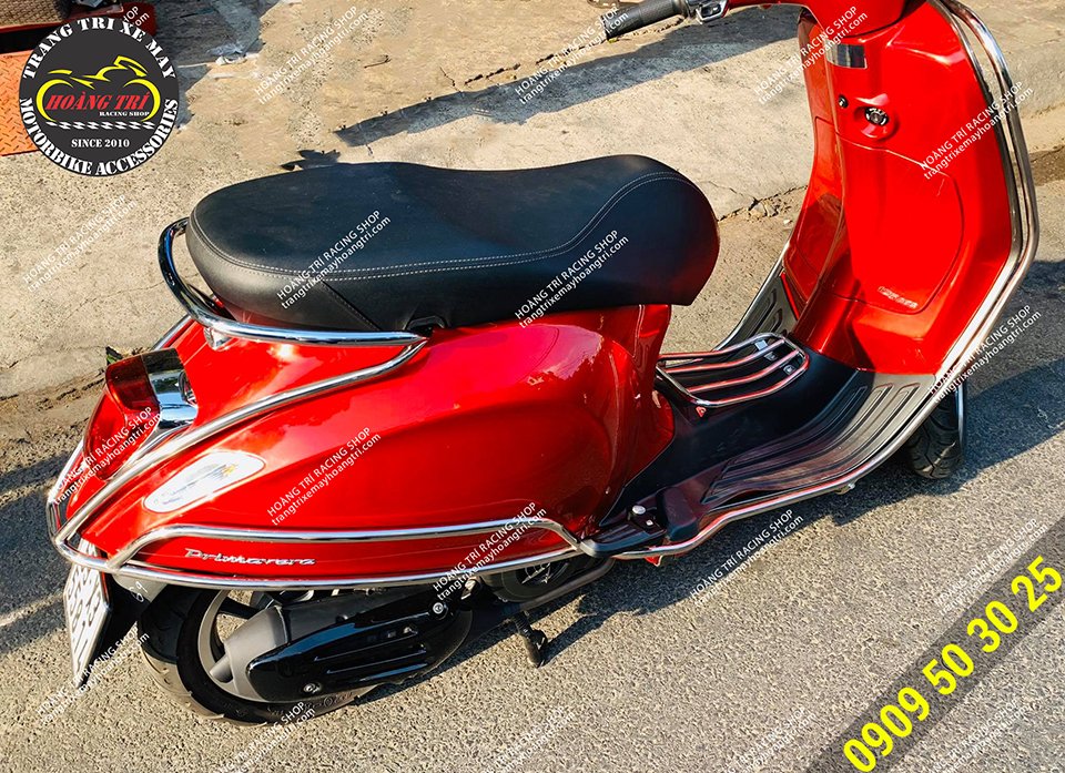 Với baga sàn Vespa xế cưng của bạn sẽ không còn lo lắng bị trầy xước sàn xe