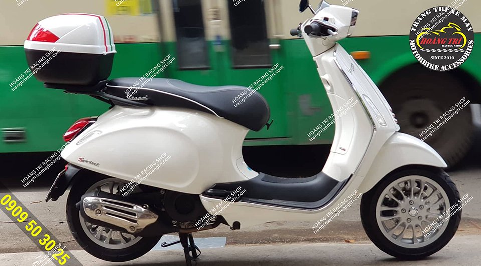 Toàn cảnh xế cưng vespa Sprint màu trắng lên baga sau 2 chức năng vespa