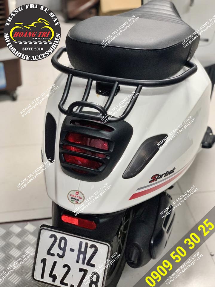 The white Vespa Sprint has a strong black style