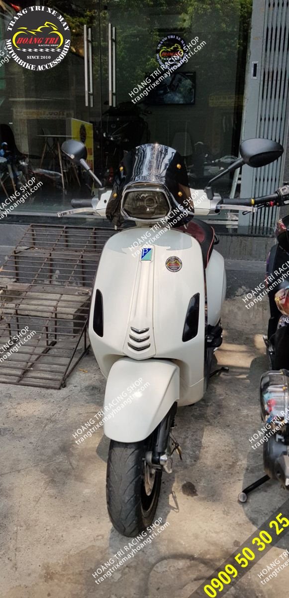 HTR windshield has been customized for Vespa Sprint