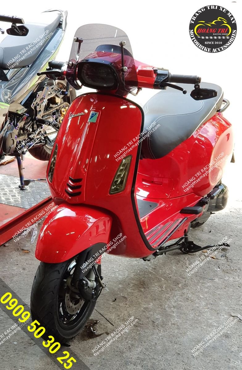 One more red Vespa Sprint with Thailand Emax windshield installed