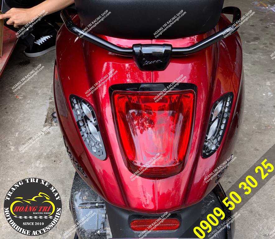 Toàn cảnh đèn xi nhan sau vespa Sprint sau khi lắp đặt sản phẩm