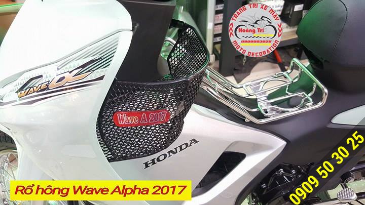 Close-up of the hip basket installed on the white Wave alpha 2017
