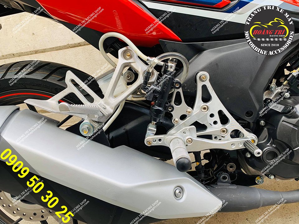 Close-up details of the number of single fractures Yoshimura Winner X (Right)