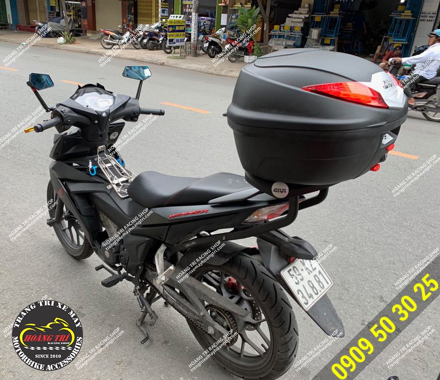 In addition, the pet driver also went to the original givi baga to install the box